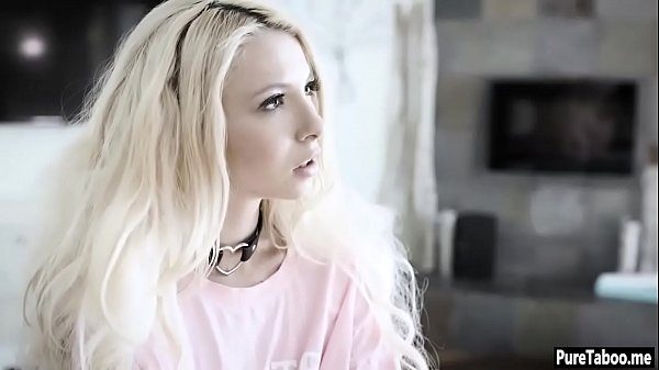 شابة شقراء جميلة تتوق إلى ممارسة الجنس بشغف مع حبيبها الموهوب