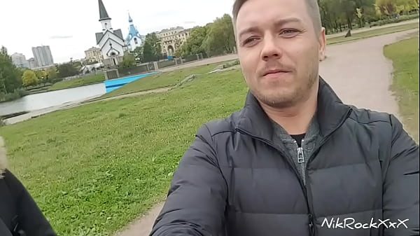 بعد أن أنهت هذه المرأة نزهتها في الحديقة، وصلت إلى منزلها.